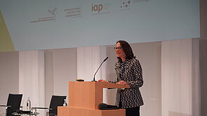 Peggy Hamburg, Co-President InterAcademy Partnership (IAP) eröffnet den Summit